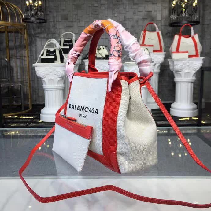 BALENCIAG巴黎世家 購物包️定制帆布配油蠟皮 簡單寬闊 購物包推薦款 包側可通過紐扣收納  BL1139